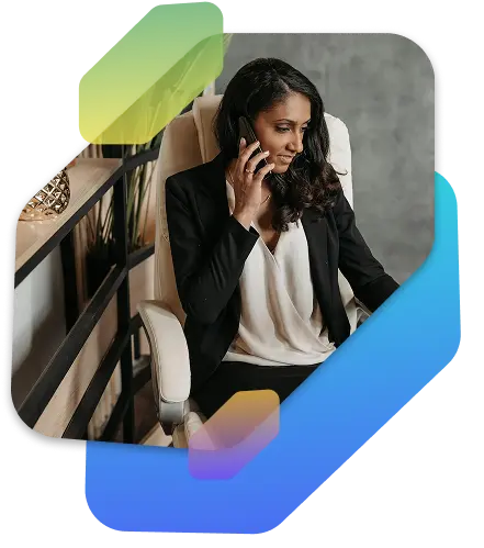 Mujer trabajando al teléfono